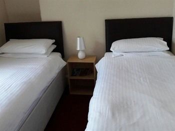 The City Inn Truro Bagian luar foto
